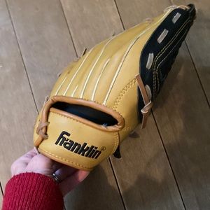 NWOT tee ball glove FRANKLIN